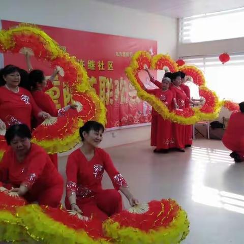 爱满重阳节，情暖老人心。五一路办事处许继社区举办爱老敬老联欢会