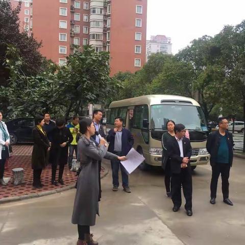 许昌市开发区人事局李四新局长带队到五一路街道许继社区和樊沟社区进行学习交流