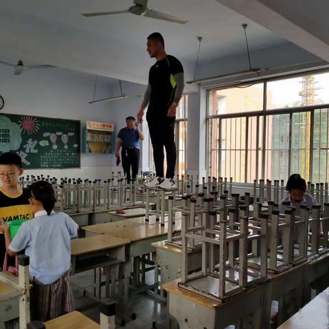 君山路小学三二小荷中队“缔造完美教室”活动