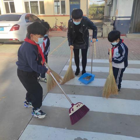 六间房小学开展爱国卫生运动实录