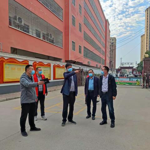 殷高洁带队开展优美小区、文明小巷、文明楼栋评比活动