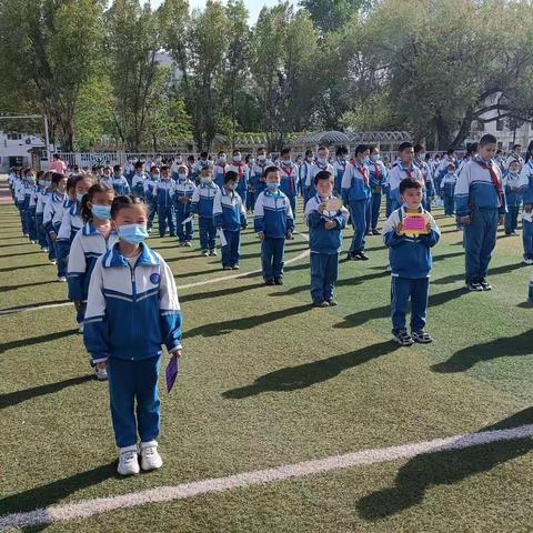 书香共享，爱心传递---记精河县第一小学读书月系列活动之爱心赠书