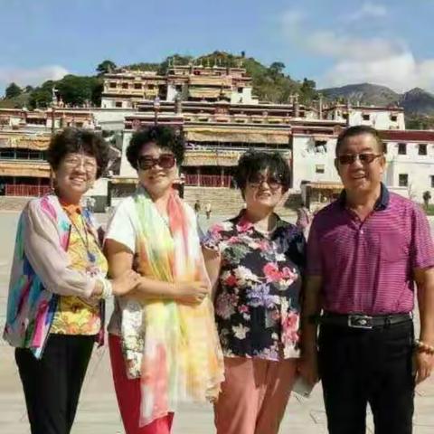忆往昔峥嵘岁月稠。恰同学少年，风华正茂。