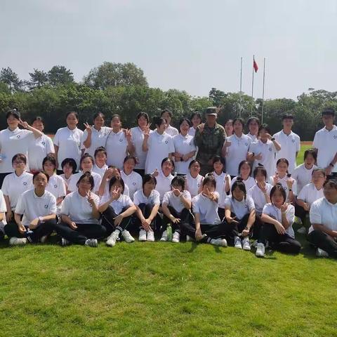 22幼儿保育2班军训小记