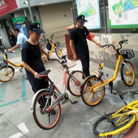 2020年9月7日上午中山老民警B组老同志配合社区开展文明停车位划定工作情况。