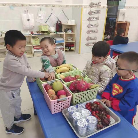 狗街二幼快乐的星期四         美味的水果沙拉