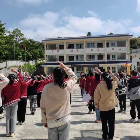 桑树小学开展小手拉大手暨“书香恩施 喜迎盛会”主题队日活动