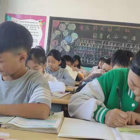 同学们努力学习的样子真棒！