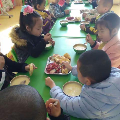 海东百灵鸟先河西苑大二班一周生活片段。