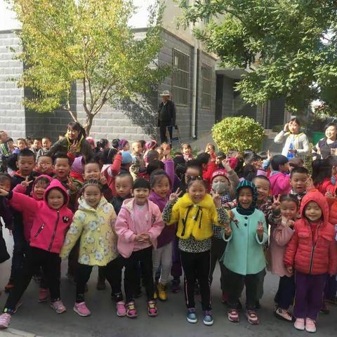 海东百灵鸟先河西苑大二班语言：《秋爷爷要来了》课后延伸，“观察秋天”。