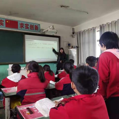 小学教研室许主任带领教研员到明辉小学进行工作视导