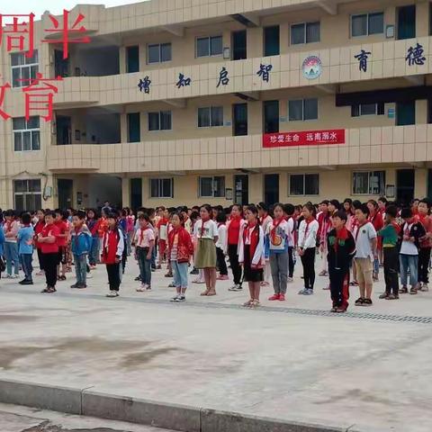 珍爱生命●安全第一//嵩峰小学学生防溺水·防雷·防汛·防山体滑坡·防建筑物坍塌等安全自护致家长一封信