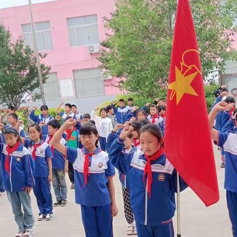 学习二十大 争做好队员---郭刘庄小学庆“六一”新队员入队仪式