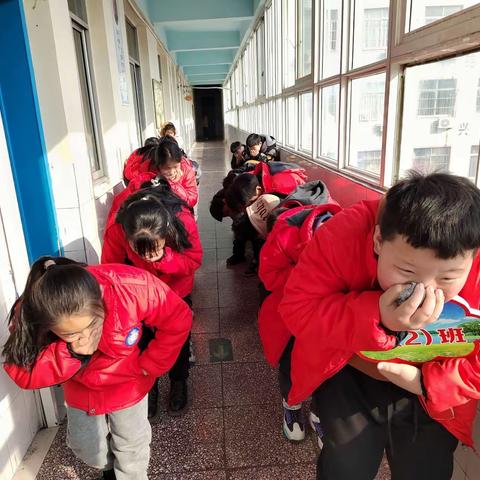 开展消防演练 筑牢安全防线 ——红星学校九年一贯制消防演练活动