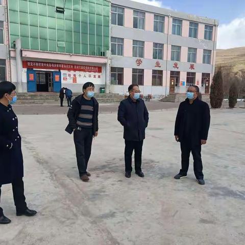 开学报到保安全  疫情防控在行动            -----红林学校九年级学生开学报到简报