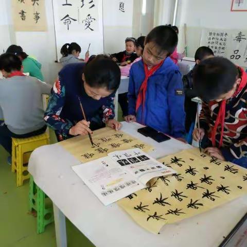 龙泉小学书法社团活动掠影