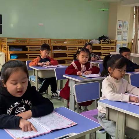 英盒宝宝王幼儿园‖大二班一日精彩回顾☀️