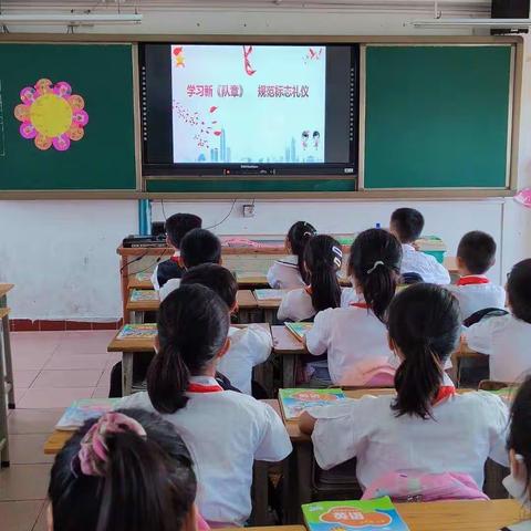 喜迎二十大  争做新时代好队员—记龙鹏小学庆祝少先队建队73周年活动