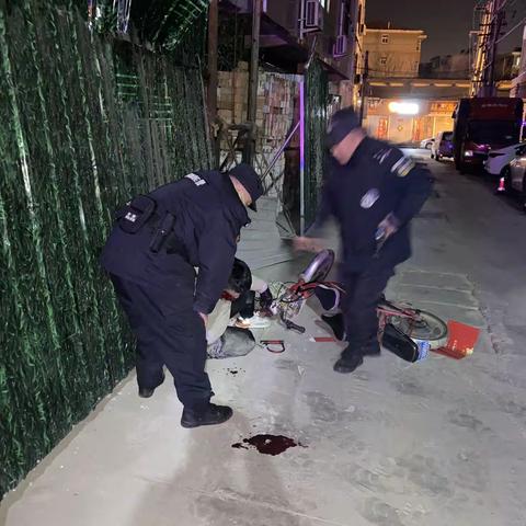 【我为群众办实事】醉酒男子倒地不起，特巡警救助送医