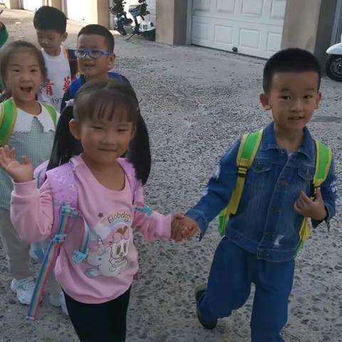 乐创幼儿园 快乐跳蚤市场开业了