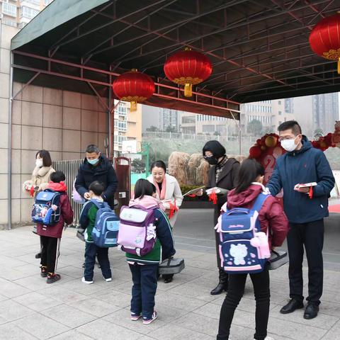 王杰：炫彩开学季，校“礼”乐趣多