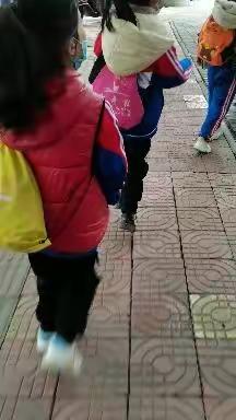 今天到远足          ——新城小学一10班茜瑞乐园研学之旅