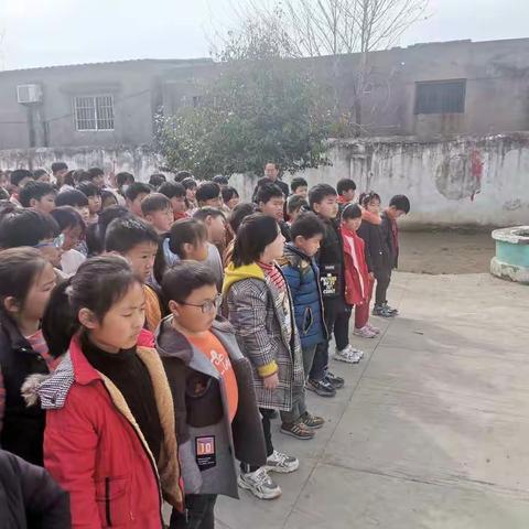 【春风吹，花草香，植树苗，美家乡】张潘镇前汪村小学3月12日植树节活动