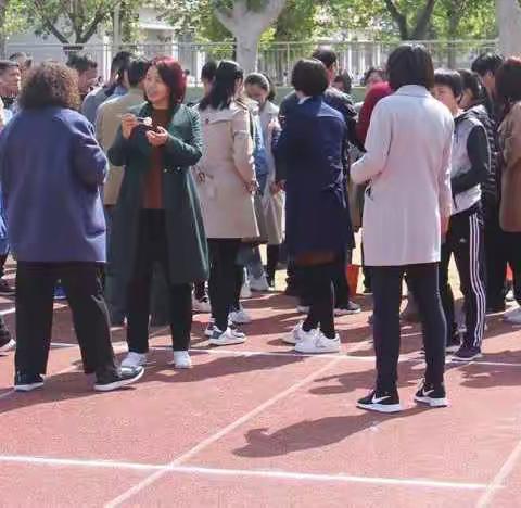 稻庄镇实验中学举行“庆五一”教职工趣味运动会