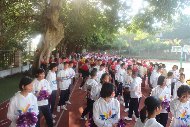 福州七中初二(2）班 我运动 我健康 我快乐