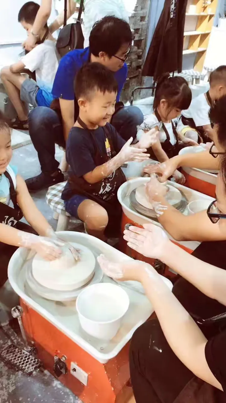 👪大朋友小朋友一起来体验现代陶艺文化