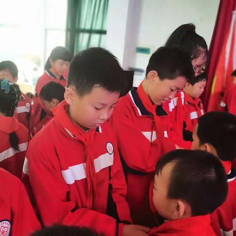 快乐着你们的快乐——记棠口小学五年1班“六一”儿童节活动