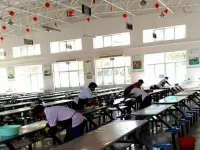 兖州十三中严格食堂管理，构筑学校食品安全“防火墙”