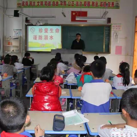 安全教育常抓不懈，防溺水工作决不放松       ￣十三中召开安全教育主题班会