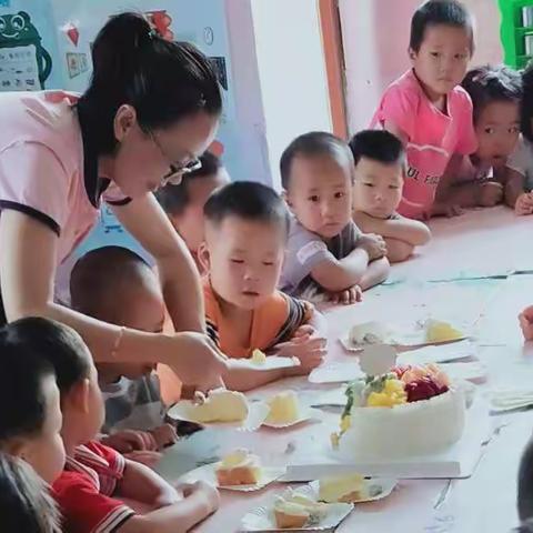 清华幼儿园小班第三周：六一儿童节剪影