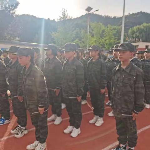 英姿飒爽 青春飞扬--七年级八班军训日记