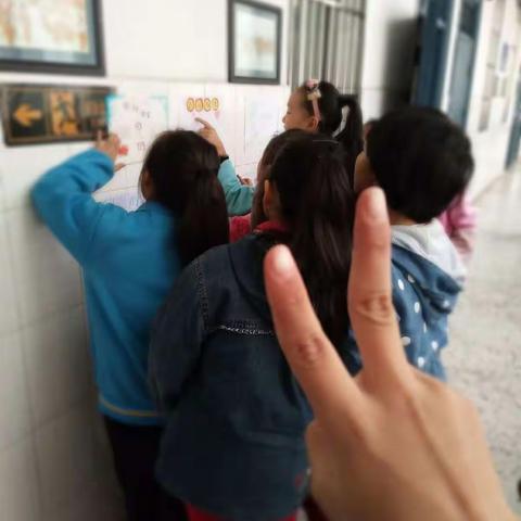 三十小龙祥校区三一班“最美班级，最好自己”中秋节记事