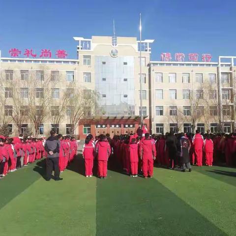 五寨县第三小学举行“喜迎新年、畅想未来”升旗仪式