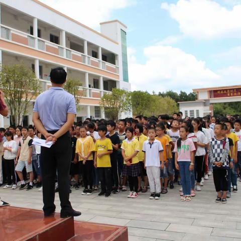 三龙中学进行逃生演练教育活动