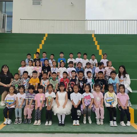 【在国旗下成长】博兴县第四小学一年级六班第一次升旗花絮