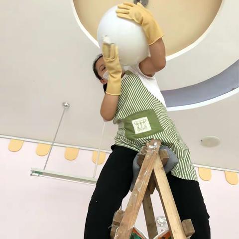 濮阳市市直英皇园 -托二班  传染病高峰期全面消毒工作 