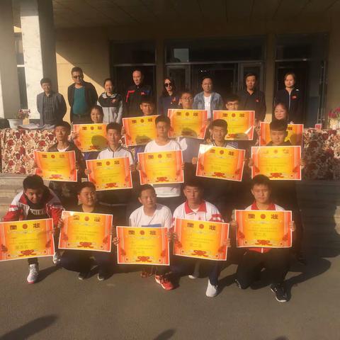 激扬青春 祝福祖国                                                        ——龙江六中举办趣味运动会