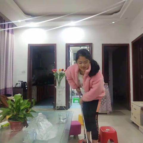 “我是家务小能手”—淅川四小五一班家务劳动掠影