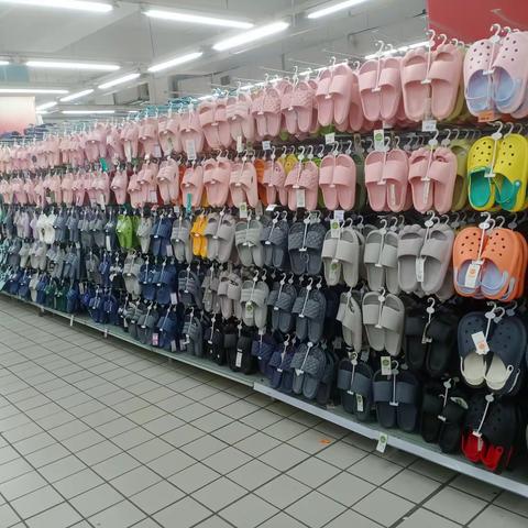 孝昌店针棉区拖鞋陈列图片
