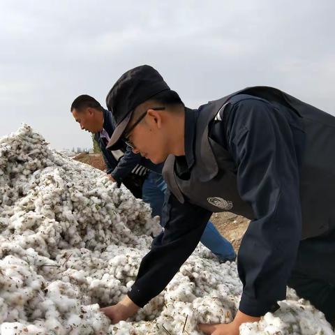 一连深入田间地头宣传安全生产