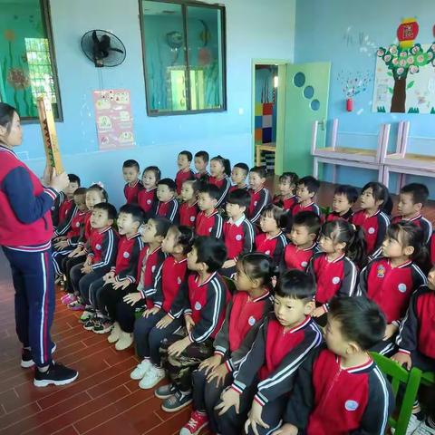 小叮当幼儿园大三班精彩童年，微笑拥抱每一天！