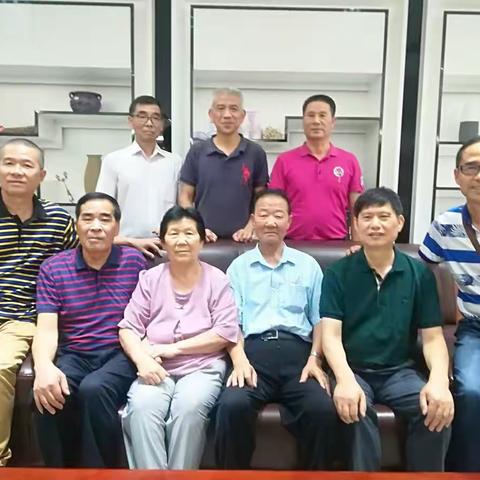 有缘相聚战友情，千里相会兄弟谊！