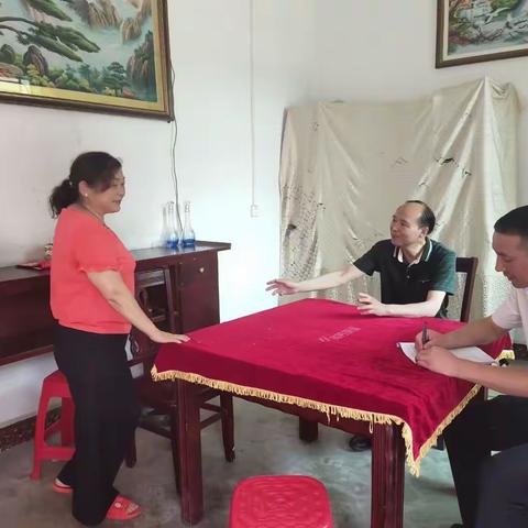 马桥村下基层察民情解民优暖民心实践活动