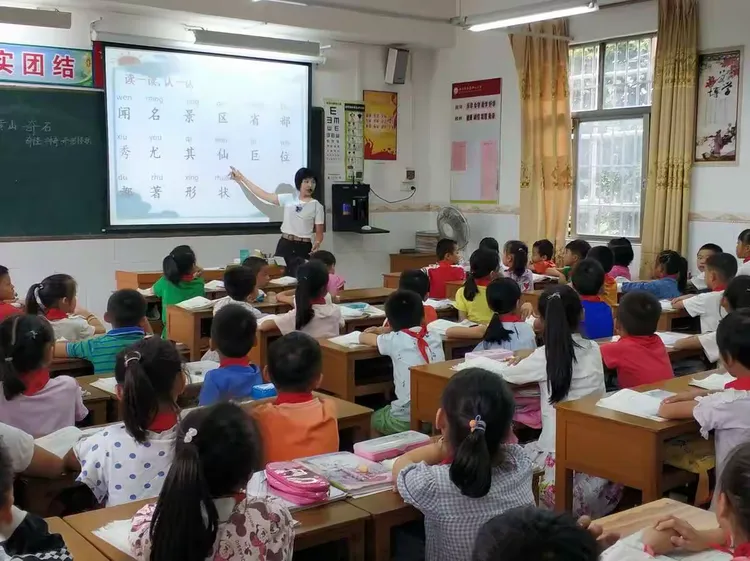 吴阳中心小学