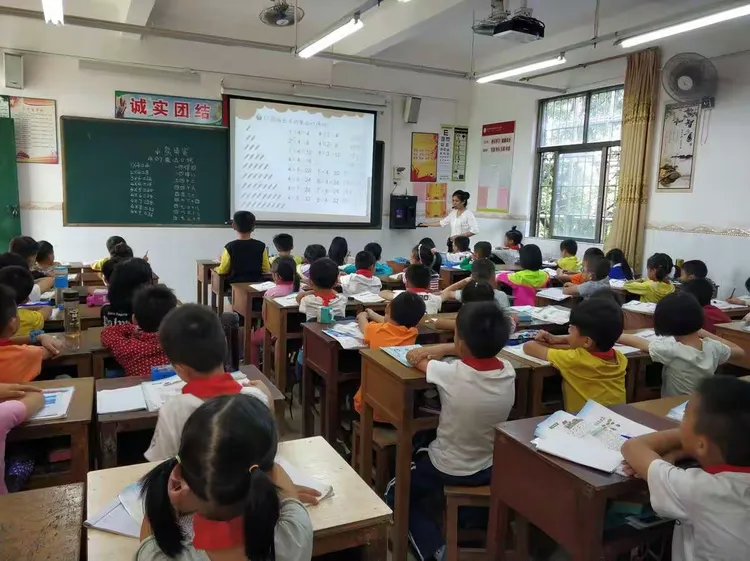 吴阳中心小学