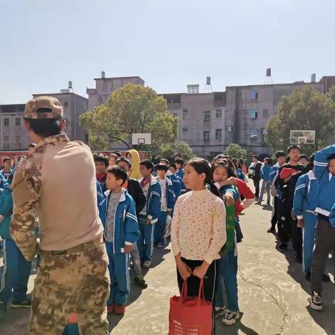 凝心聚力，快乐成长———马圩小学六二班国防教育主题活动